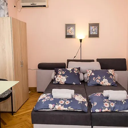 Апартаменты Two Bedroom Retreat I Near Municipality By Flat Mаnager