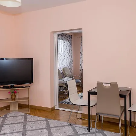 Two Bedroom Retreat I Near Municipality By Flat Mаnager Apartament